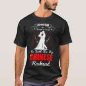 中国人の夫へのギフト 神様に強さと勇気を Tシャツ (正面)