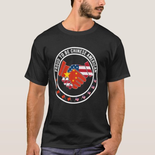 中国米国国旗のグラフィック誇りを持ったティーをAmerに中国のする Tシャツ (正面)
