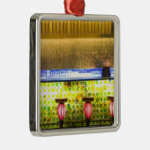 中国、上海。バーインザシンティアンディバー2 メタルオーナメント (右)