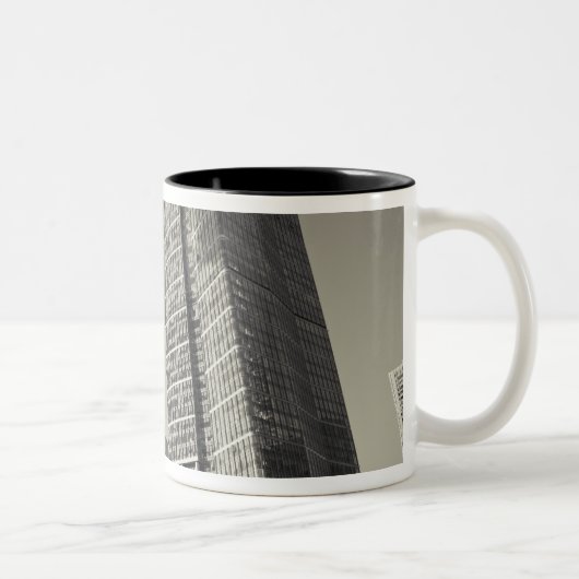 中国、北京、朝陽地区。フォーチュンプラザ ツートーンマグカップ (右)