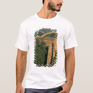 中国、山々を縫うように続く万里の長城 Tシャツ