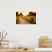 中国、広西チワン族自治区。揚州、自転車オン・カントリー ポスター (キッチン)