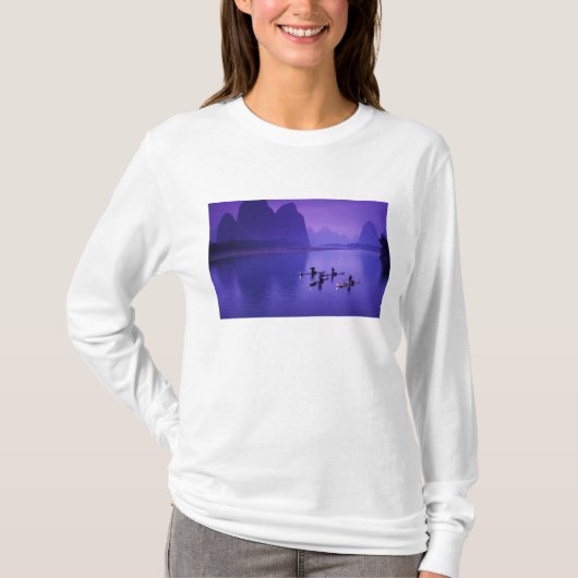 中国、漓江。鵜飼い漁師 Tシャツ (正面)