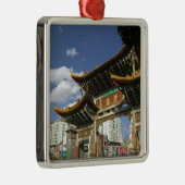 中国、雲南省、昆明。記念アーチ メタルオーナメント (右)