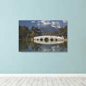 中国、雲南省、麗江。麗江オールド キャンバスプリント (インサイチュ (ウッドフロア))