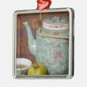 中国、香港。テ伝統的中国のーポット& 2 メタルオーナメント (左)