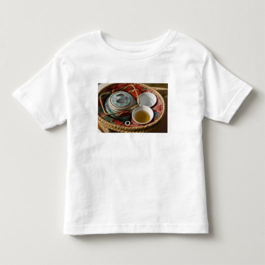 中国、香港。伝統的な中国の急須と3 トドラーTシャツ (正面)