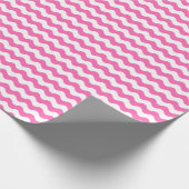 中型のピンクおよび白の波の包装紙 ラッピングペーパー (角)