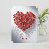 中央にイニシャルが入った赤いレーザーカットの紙のハート 招待状 (スタンド正面)