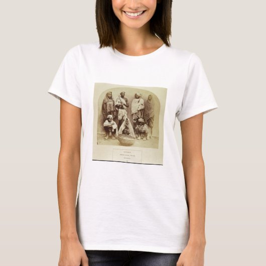 中央のサウゴールの先住民 Tシャツ (正面)