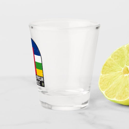 中央アフリカ共和国国旗のエンブレム動揺して ショットグラス (右)