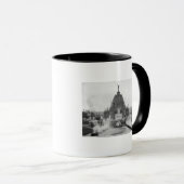 中央ドームおよび噴水の眺め マグカップ (正面右)