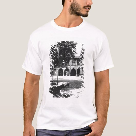 中庭から見られるClunyのホテルパリ Tシャツ (正面)