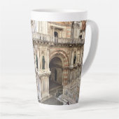 中庭ドージュズパレス、ヴェネツィアイタリア2nd カフェラテマグ (右アングル)