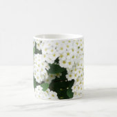 中性かわいらし白い海の低木の花模様バイアヴァ コーヒーマグカップ (中央)