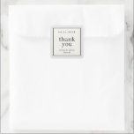 中性縁どシンプル結婚式の引き出物 スクエアシール<br><div class="desc">この文字ベースの結婚式の引き出物で控えめなエレガンスの声明を作シンプルる感謝していあなたはニュートラルなベージュ色の上に黒とグレーの微妙なを特徴とするステッカーのラベル。カスタマイズオプションを使用して、フォントに合わせて色とテーマ結婚を変更する。</div>
