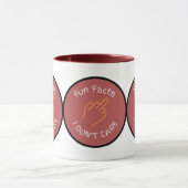 中指おもしろい事実Zazzle気にではおもしろいない マグカップ (中央)