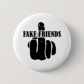 中指の偽友人 缶バッジ (正面)