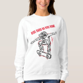 中空飛んでいるスケートボードをするスケーター スウェットシャツ