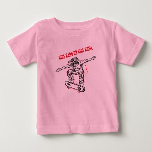 中空飛んでいるスケートボードをするスケーター ベビーTシャツ (正面)