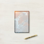 中赤外創造の柱。 ポストイット (デスク上)