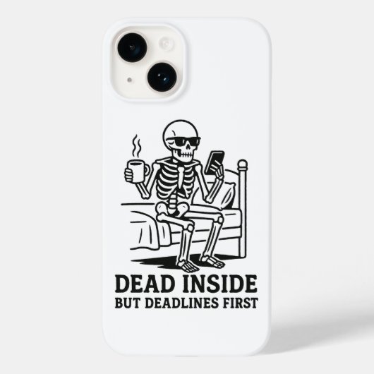 中身は死んでるけど納期は守る Case-Mate iPhoneケース (裏面)