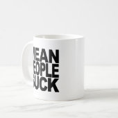 中間の人々は吸います コーヒーマグカップ (正面左)