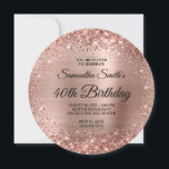 丸いバラ金ゴールドグリッターモノグラム40th誕生日 招待状<br><div class="desc">丸いモノグラムのバラ金ゴールドグリッターデザインと40歳の華やかな招待状。裏面ファンシーの白黒の書道モノグラムは削除するカスタマイズことができる。このデザインは、コーディネートされた光沢のあるブラシ仕上げ金属箔グラフィック画像に対してフェイクスパークリーなバラ金ゴールドグリッターを備えている。輝きと輝きの効果は、このグラムのデザインのアートワークで作成さモダンれガーリー、写真のように招待状にプリントを与える。彼らはプリント高品質が良い画像だが、実際のスパークリーなグリッタービットは使用されない。</div>
