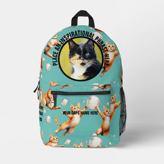 丸い写真と文字の猫が泡を追う プリントバックパック (正面)