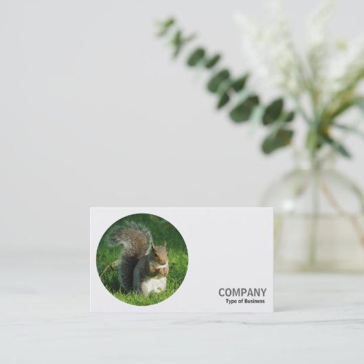 丸い写真 – 灰色リス02 名刺 (スタンド正面)