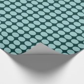 丸い斑点 – 濃い緑の上のライトブルーグリーン ラッピングペーパー (角)