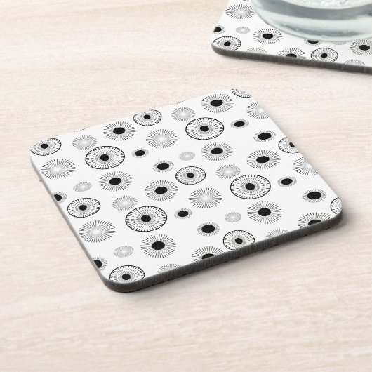 丸い星型の模様 - 黒と白 コースター (左側)
