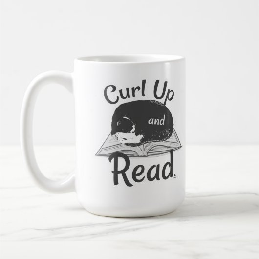 丸くなって読書する猫好きのためのデザイン コーヒーマグカップ (左)