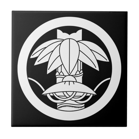 丸に変わり切竹笹に笠 タイル (正面)