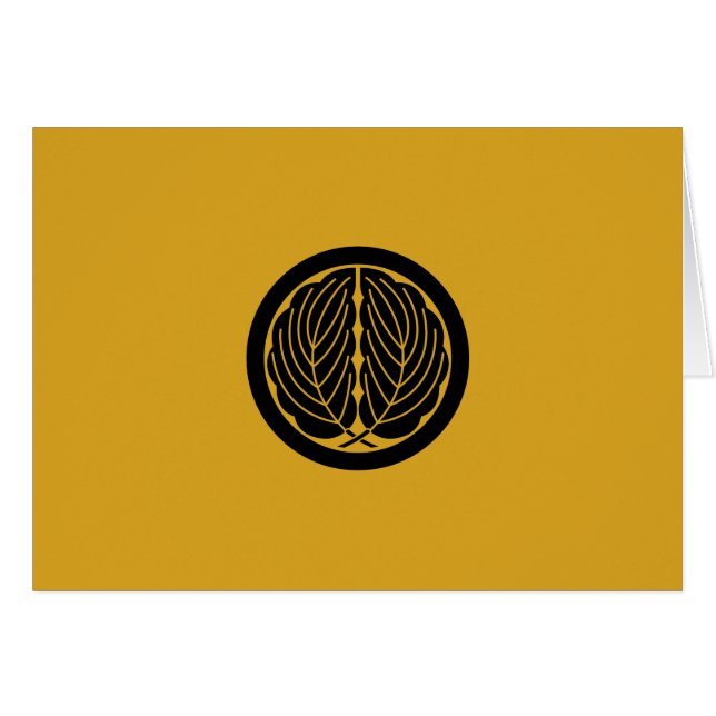 丸に抱き柏 (正面横)