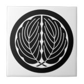 丸に抱き柏 タイル (正面)