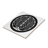 丸に抱き柏 タイル (側面)