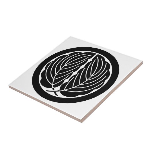 丸に抱き柏 タイル (側面)