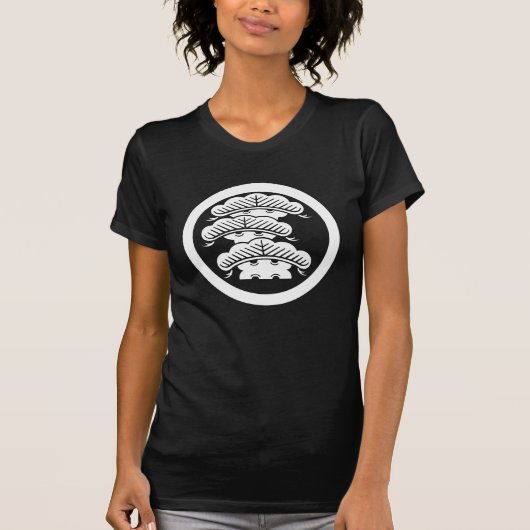 丸に荒枝付左三階松 Tシャツ (正面)