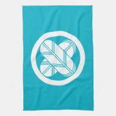 丸に違い鷹の羽(八つ割り作図) キッチンタオル (縦)