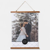 丸エレガント枠モノグラム写真 吊り下げ型タペストリー (正面)