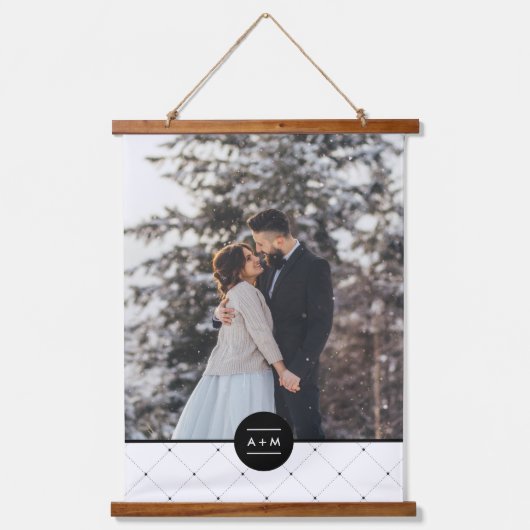 丸エレガント枠モノグラム写真 吊り下げ型タペストリー (正面)