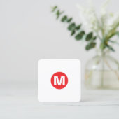 丸スポットモノグラム – 赤 スクエア名刺 (スタンド正面)