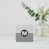 丸スポットモノグラム – 2トーン スクエア名刺 (スタンド正面)