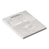 丸太にかわいいタヌキ ノートパッド (アングル)