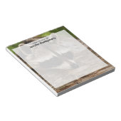 丸太にかわいいタヌキ ノートパッド (アングル)