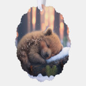 丸太に眠るかわいい冬茶色のクマ オーナメントカード (左)