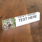 丸太のかわいい動物cのリス デスクネームプレート (側面)