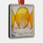 丸薬が付いている薬のボトルのスタジオの打撃 メタルオーナメント (右)