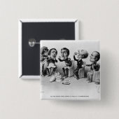 丸薬を飲み込むForced絶対王 缶バッジ (正面&裏面)